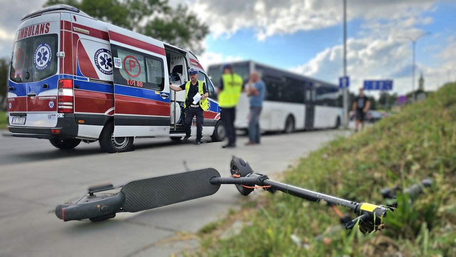 Użytkownicy hulajnóg stanowią zagrożenie dla pieszych i siebie. Często sami są ofiarami potrąceń przez samochody i autobusy