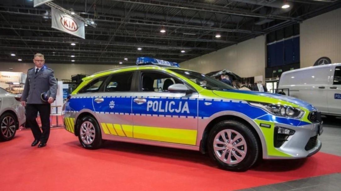 Tak auto policyjne w nowej odsłonie prezentowało się na targach motoryzacyjnych, na których "nowy design" został po raz pierwszy zaprezentowany
