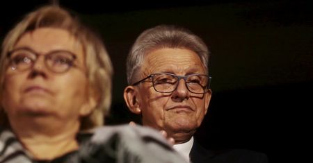 "Pakowanie nowego rządu na minę". Nagły zwrot w TK w sprawie emerytur