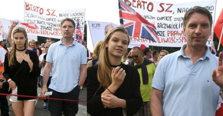 Tomasz Lis z córką na marszu KOD-u (ZDJĘCIA)