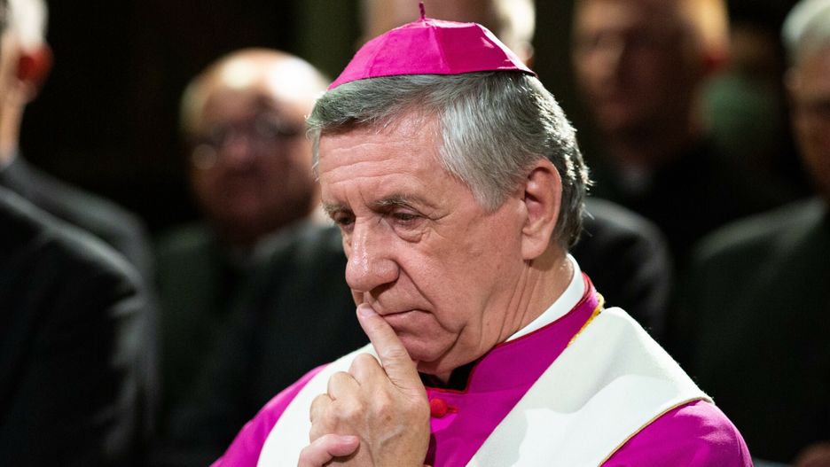 Arcybiskup Andrzej Dzięga - wdraża w życie decyzje papieża tak, by nie zostały wdrożone w życie? 