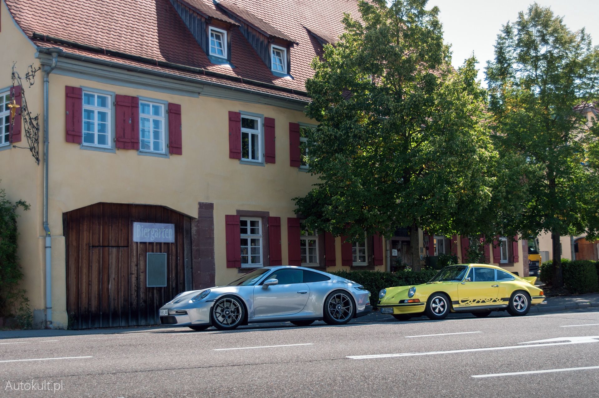 Porsche 911 GT3 Touring vs Porsche 911 Carrera RS 2.7