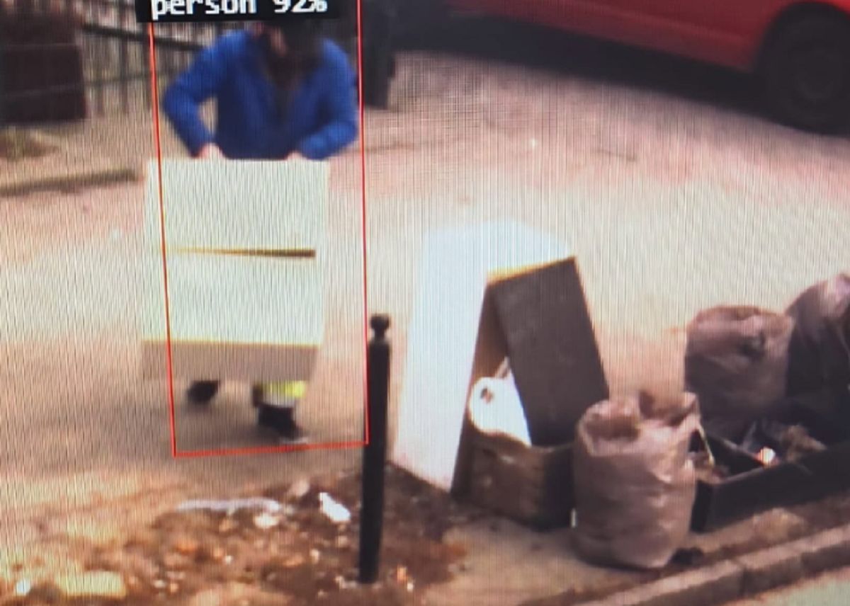 Sopot. Myślał, że nikt nie patrzy. Fotopułapka nagrała wszystko