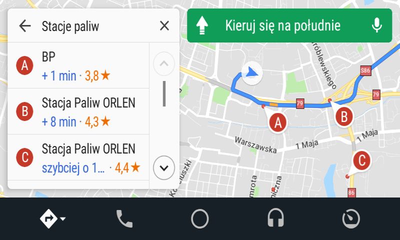 Wyszukiwanie stacji benzynowej w pobliżu trasy w Mapach Google.