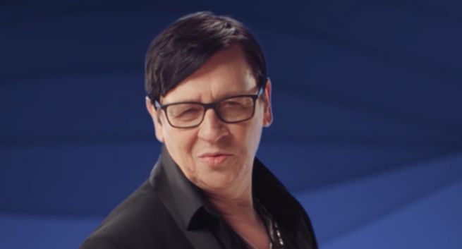 Maciej Maleńczuk znów niezadowolony w reklamie bezalkoholowej Warki Radler (wideo)