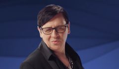 Maciej Maleńczuk znów niezadowolony w reklamie bezalkoholowej Warki Radler (wideo)