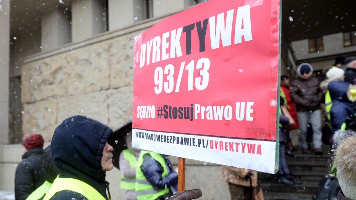 Pikieta frankowicz�wFot. Jan Bielecki/East News, Warszawa, 30.01.2019. Pikieta frankowiczow, zwiazanych ze Stowarzyszeniem Stop Bankowemu Bezprawiu, przed Sadem Okregowym w Warszawie.JAN BIELECKI