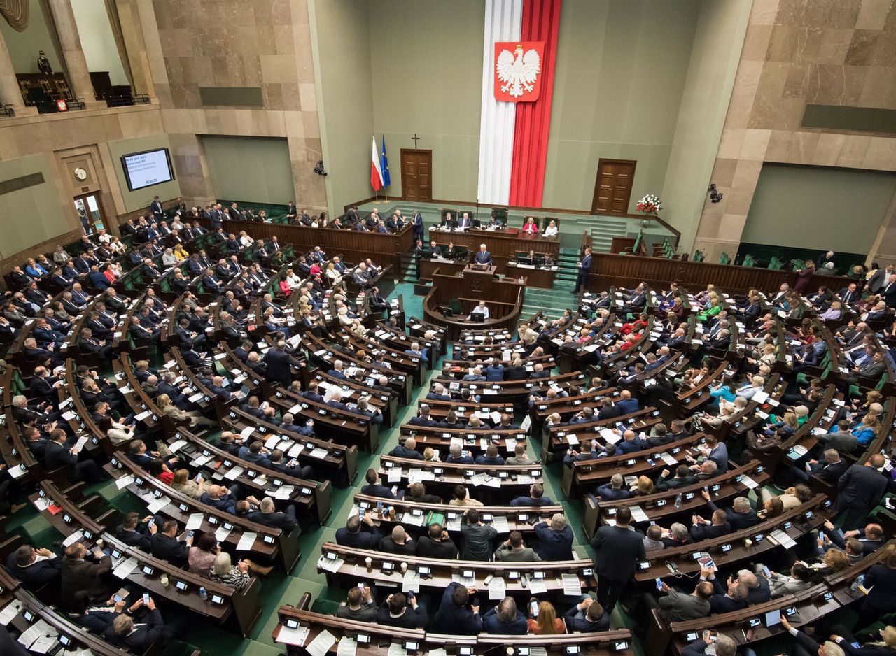 Znamy pensje członków komisji ds. wpływów rosyjskich. Ujawniono kwoty