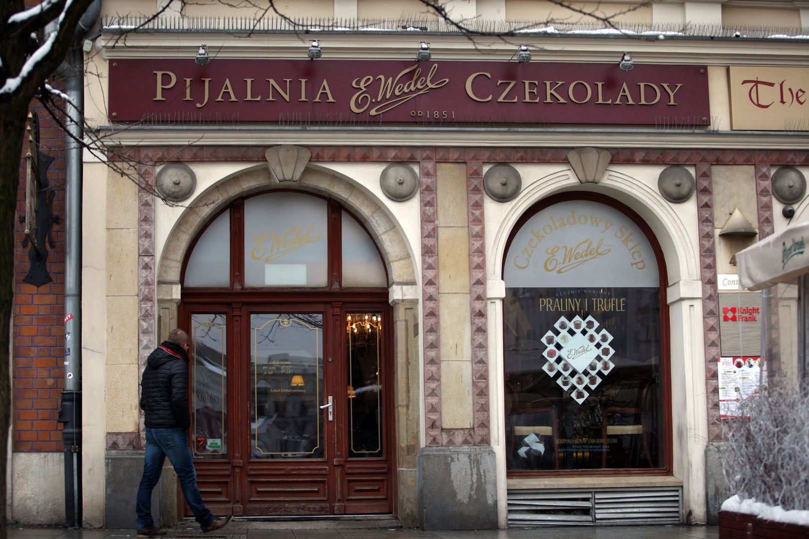 Kiedy byłeś dzieckiem mama zabierała Cię od Wedla? Dzień Matki to świetna okazja by ożywić te wspomnienia. Pijalnia Czekolady Wedla na Rynku Głównym to dobre miejsca na popołudniowe świętowanie 26 maja. 