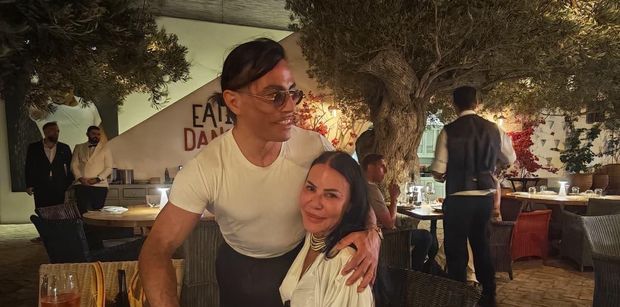 Huczne party na Mykonos! Agnieszka Poraszka-Kotecka celebruje 43. urodziny Salt Bae w jego restauracji! (FOTO)