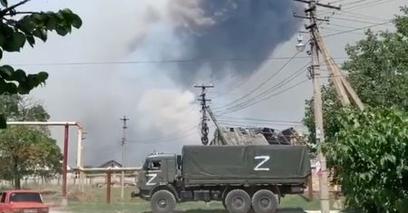 Atak dronów na Krymie. Widać słupy dymu