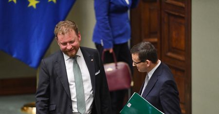 Wybory prezydenckie 2020. Głosowanie korespondencyjne jest bezpieczne, pocztowe przesyłki już nie. Za tym głosował PiS