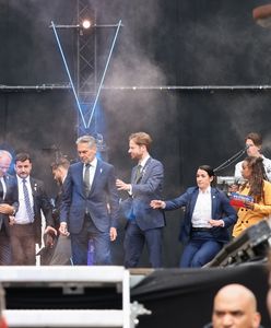 Incydent w Holandii. Tusk wyprowadzony ze sceny