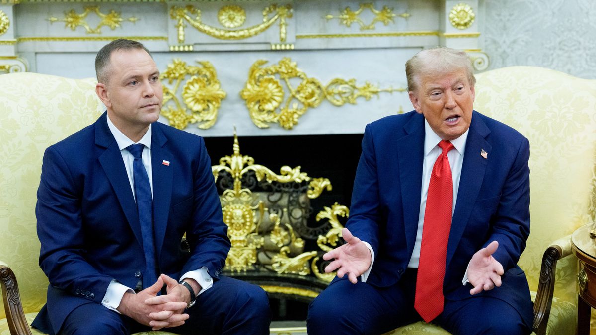 Prezydent Nawrocki z prezydentem USA w Gabinecie Owalnym