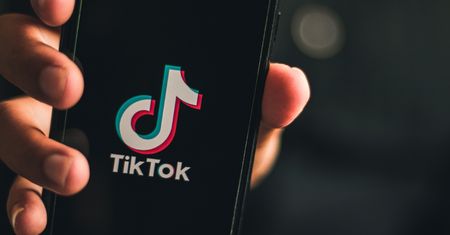 Moderatorzy TikToka narzekają na treści, które muszą oglądać w ramach szkoleń
