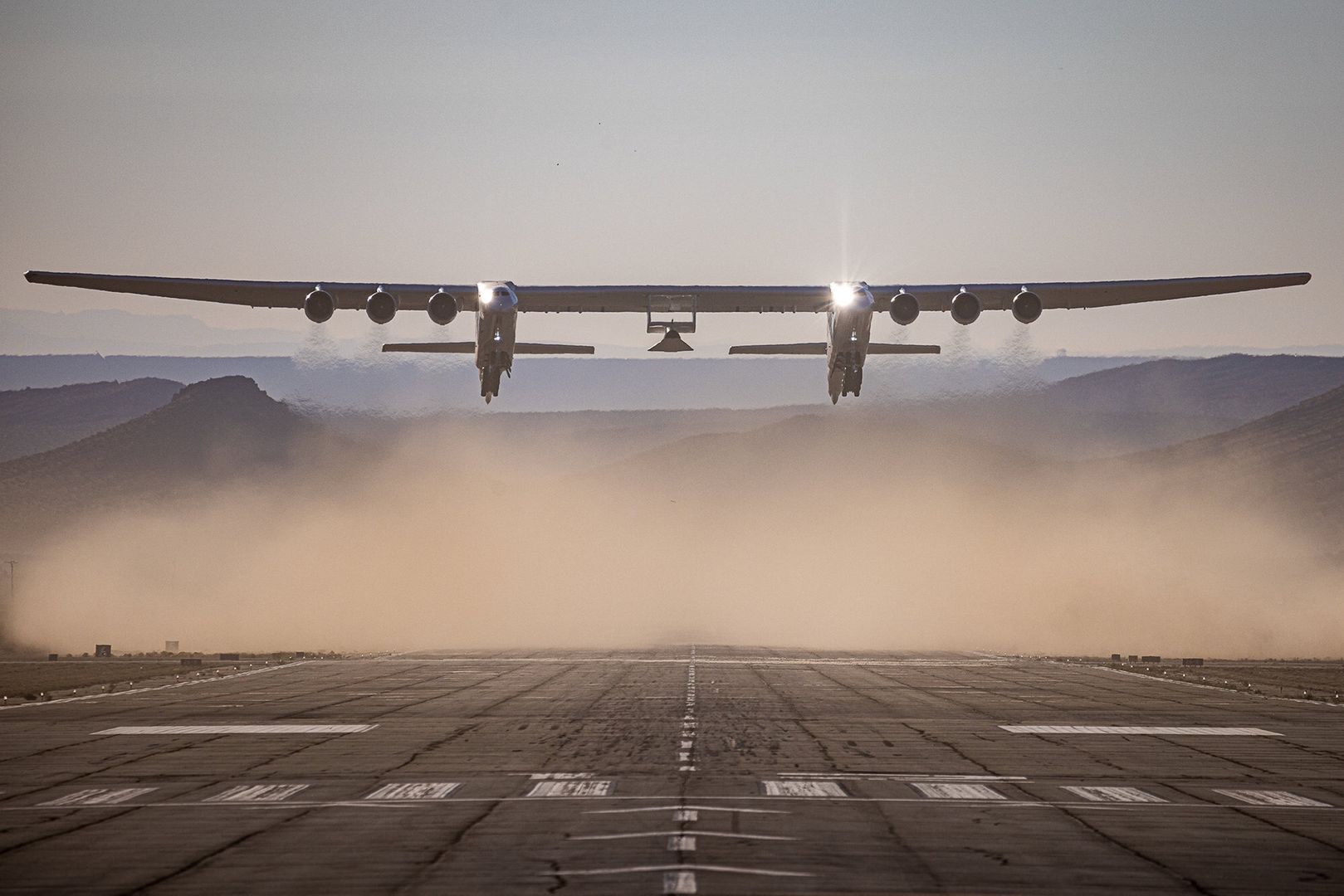 Samolot Stratolaunch Roc