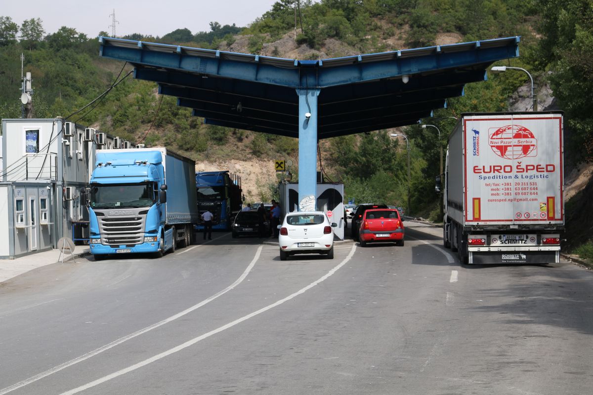  На кордоні Сербії та Косово, з першого вересня запрацювали нові правила. (Photo by Erkin Keci/Anadolu Agency via Getty Images)
