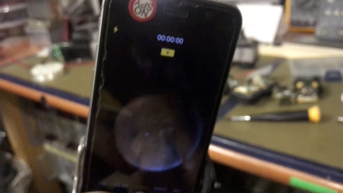 Ujął fale ciepła przy użyciu smartfona, kijka do selfie i lustra. Jak to zrobił? 1