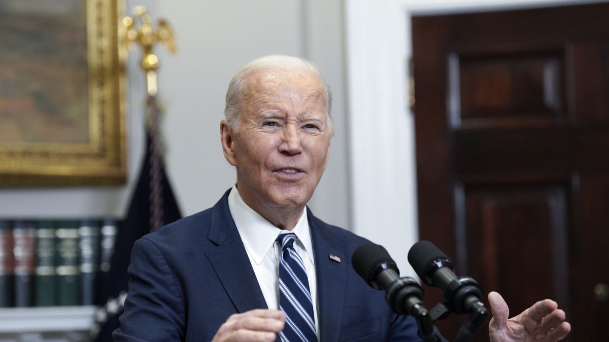 US President Joe Biden delivers remarks on the reported death of Aleksei Navalny in the Roosevelt Room at the White House in Washington, DC, USA, 16 February 2024. US President Biden said 'Make no mistake, Putin is responsible for Navalny's death' during a press conference. Russian opposition leader and outspoken Kremlin critic Alexey Navalny has died aged 47 in a penal colony, the Federal Penitentiary Service of the Yamalo-Nenets Autonomous District announced on 16 February 2024. A prison service statement said that Navalny 'felt unwell' after a walk on 16 February, and it was investigating the causes of his death. In late 2023 Navalny was transferred to an Arctic penal colony considered one of the harshest prisons. EPA/YURI GRIPAS / POOL Dostawca: PAP/EPA.