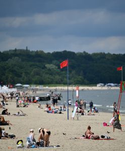 Zaczęło się. Czerwone flagi na bałtyckich plażach