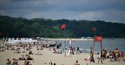 Zaczęło się. Czerwone flagi na bałtyckich plażach