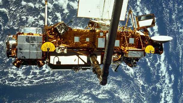 Uwaga na głowę! Duży satelita wkrótce spadnie na Ziemię 1