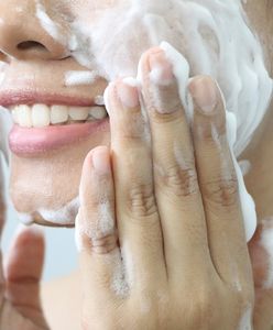 Як правильно вмивати та очищувати обличчя