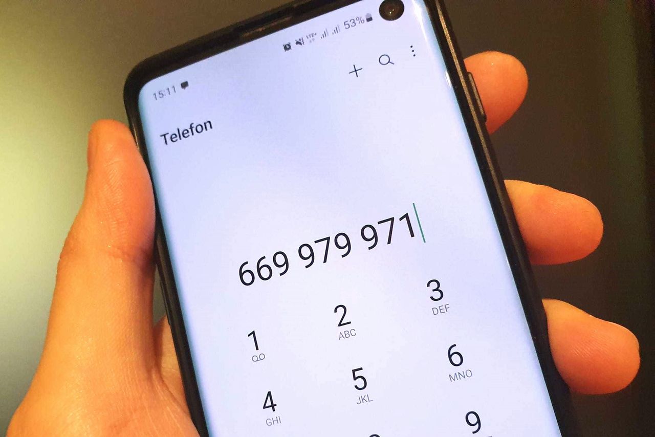 SMS z numeru 669979971. Dostanie go kilkaset tysięcy Polaków