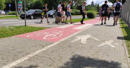 Pierwszeństwo na przejściach przez ścieżkę rowerową. Tu też obowiązują nowe przepisy