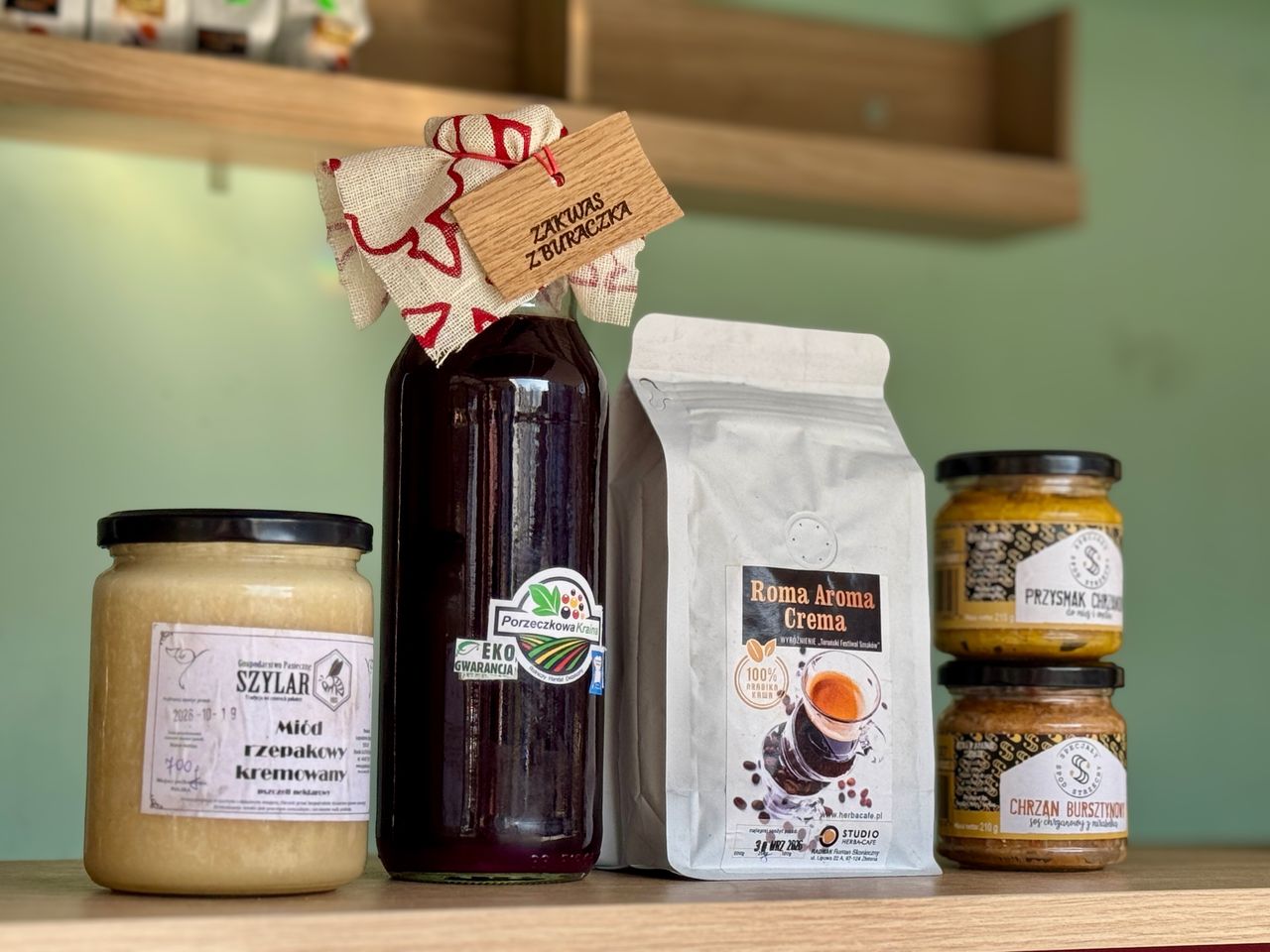 Produkty od lokalnych producentów w foodtrucku Rumianego Jabłka