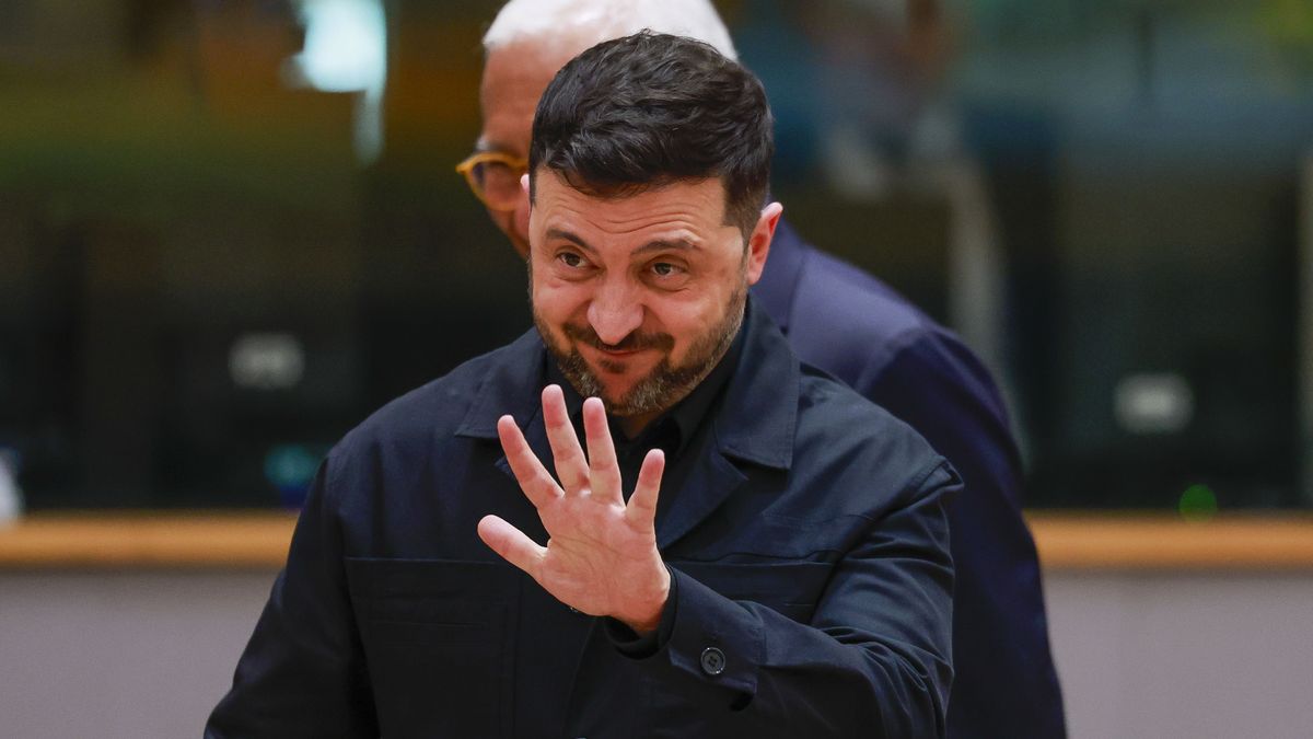 EU Summit in Brussels
epa12600634 Ukrainian President Volodymyr Zelensky gestures as he attends a European Union leaders' summit in Brussels, Belgium, 18 December 2025.  EPA/STEPHANIE LECOCQ / POOL 
Dostawca: PAP/EPA.
STEPHANIE LECOCQ / POOL
Summit, eu, eu summit, ukraine