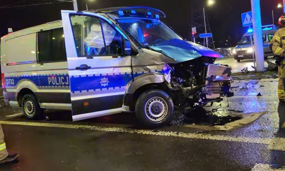 Radiowóz uszkodzony po wypadku w Lublinie