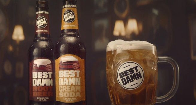 Beztroscy ludzie i mówiące obrazy w reklamach drinków Best Damn Cream Soda (wideo)