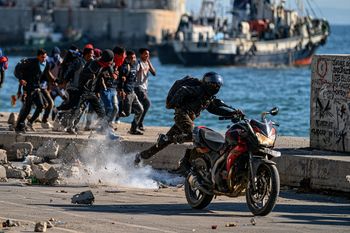 Chaos na granicy UE! Dziesiątki tysięcy migrantów wtargnęły do Hiszpanii. Są ofiary śmiertelne