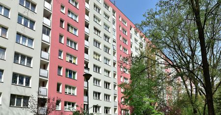 Białystok. Nie mógł wejść przez drzwi, próbował przez balkon