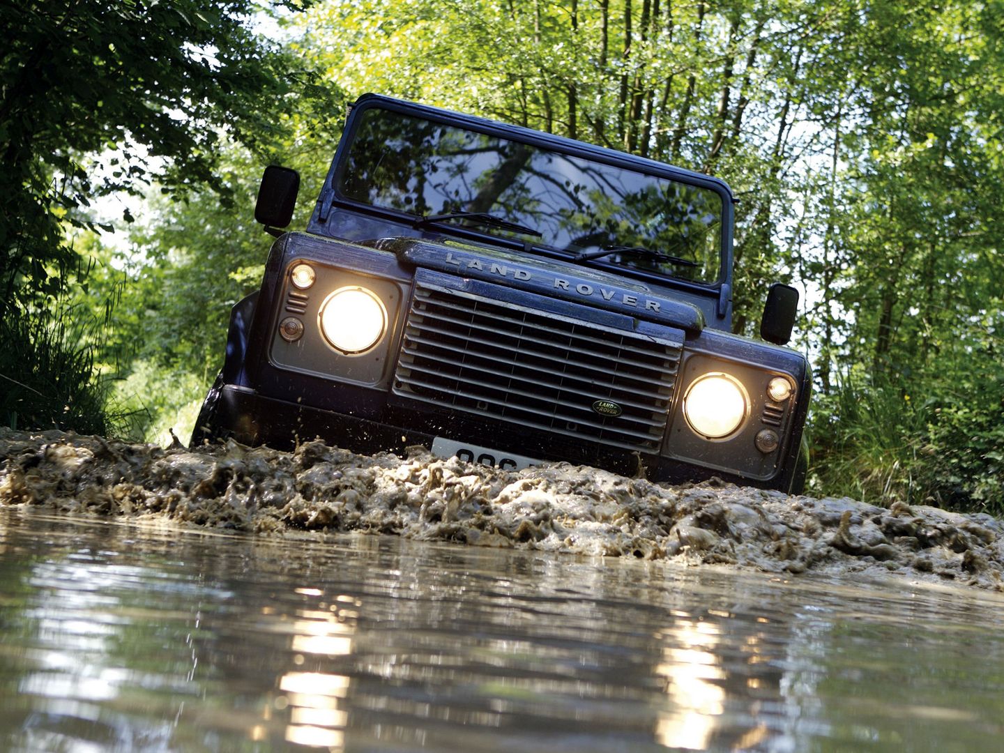 Land Rover Defender 110 Station Wagon UK-spec (2007)
