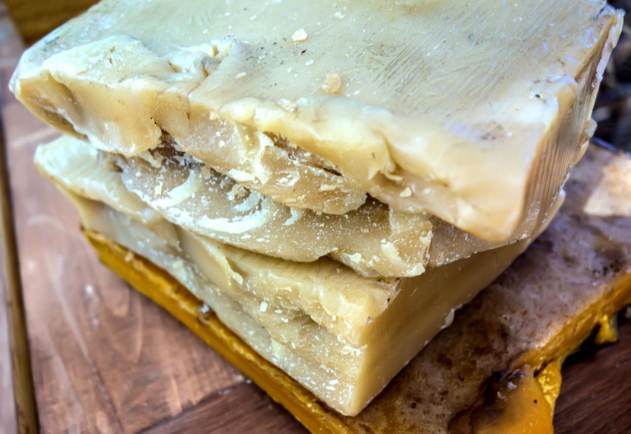 Skóra jest sucha i pęka? Wystarczy 5 zł, by pozbyć się krępującego problemu