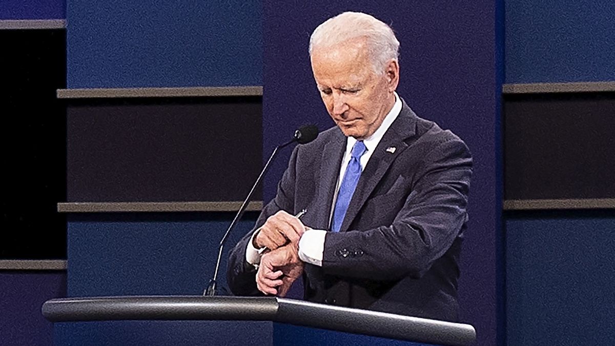 Joe Biden spoglądał na zegarek podczas debaty prezydenckiej