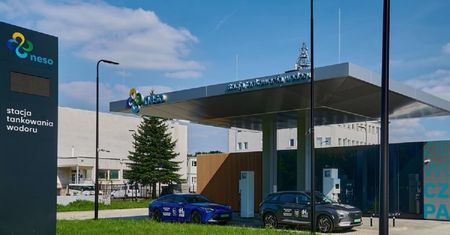 To pierwsza ogólnodostępna stacja tankowania wodoru w Polsce. W przyszłym roku wodór zatankujemy również w Lublinie