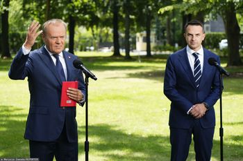 Tusk na konferencji: Przedstawiam państwu rzecznika rządu