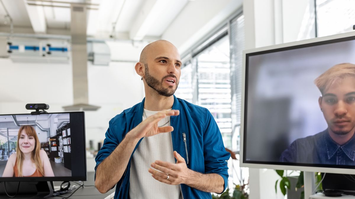 Praca zdalna i hybrydowa sprawiły, że na rynku pracy szczególnie ważne stają się umiejętności społeczne i poznawcze - wynika z badań Cappfinity