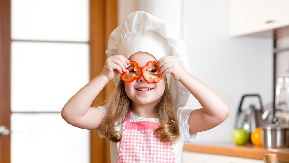 Dlaczego warto gotować dziecku na parze?