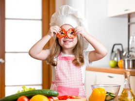 Dlaczego warto gotować dziecku na parze?