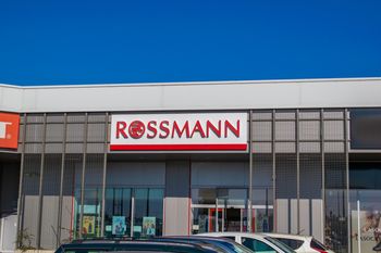Wakacyjne hity z Rossmanna. Ceny zaskakują