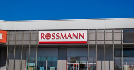 Wakacyjne hity z Rossmanna. Ceny zaskakują