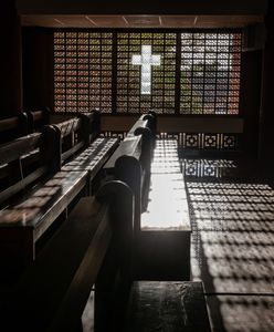 Podczas mszy przewrócił się i zaczął tracić oddech. Błyskawiczna akcja