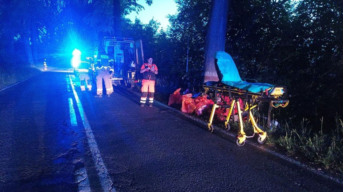 Karetka z pacjentem na pokładzie zaczęła się palić. Na miejsce wezwano strażaków