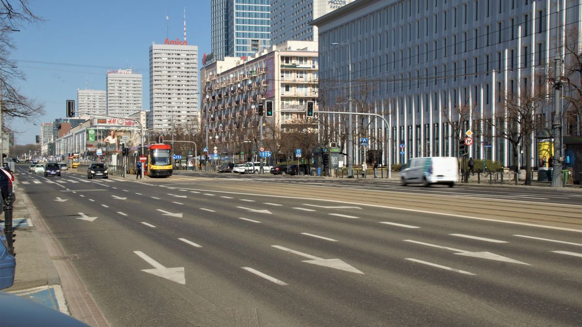 Powiedzenie "ruch jak na Marszałkowskiej" nabiera przez koronawirusa nowego znaczenia