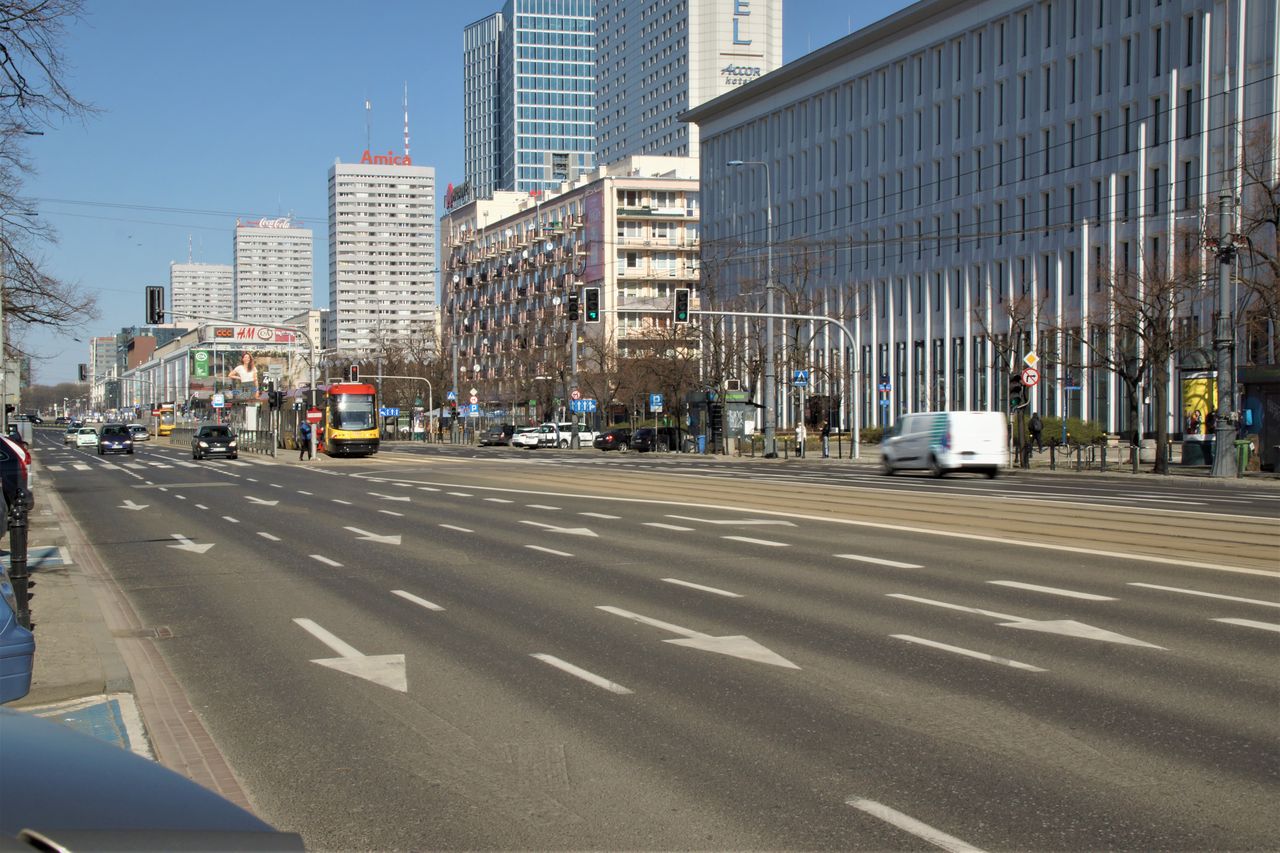 Mimo mniejszego ruchu, smog w mieście nie zniknął. Puste ulice nie gwarantują czystego powietrza