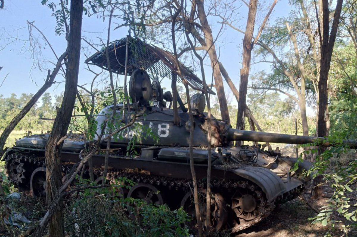 The Russians sent T-55 tanks to the front, which are machines from 1958.